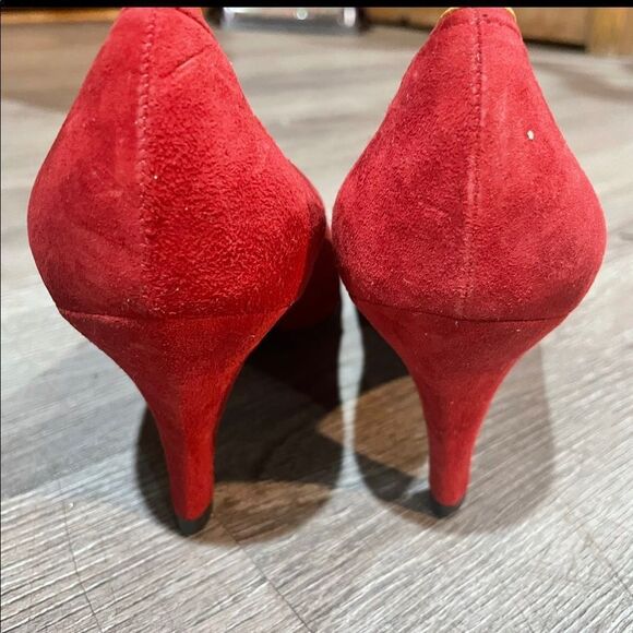 💥Host Pick!💥 Vintage NWOT 1980s Anne Klein Red Suede Pumps Gold Braid Accent - Picture 10 of 13